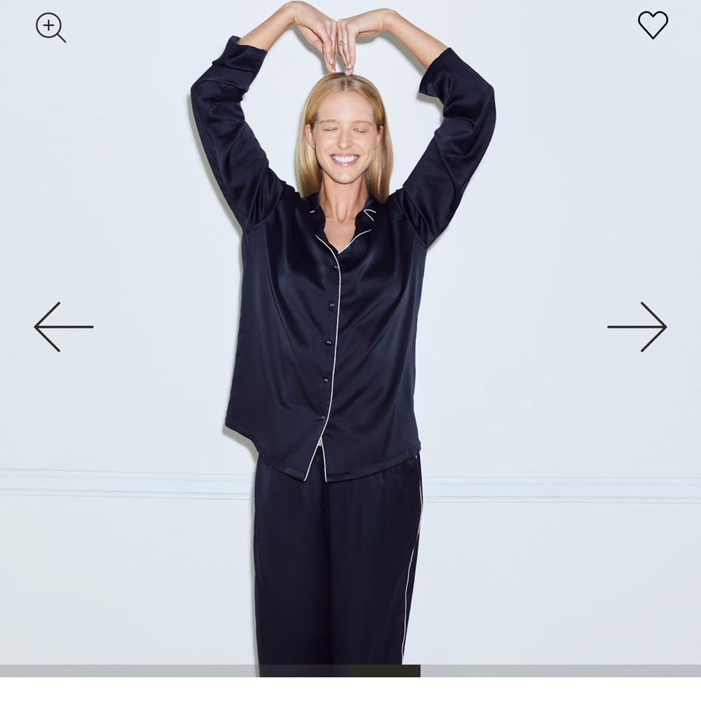 BNWT SKIMS Silk Long Sleeve Pajama Set Size S in Onyx - Picture 3 of 3